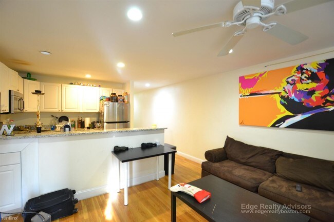 Building Photo - 3 br, 1 bath  - 15 Egmont St