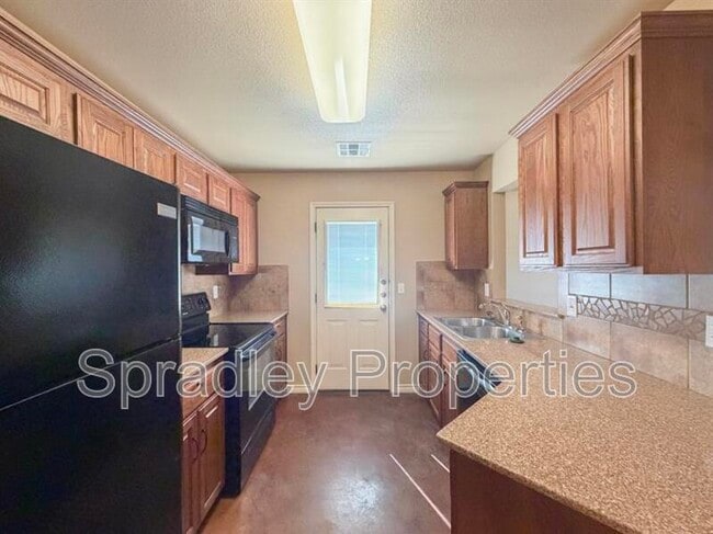 Building Photo - 4818B Deep Dr