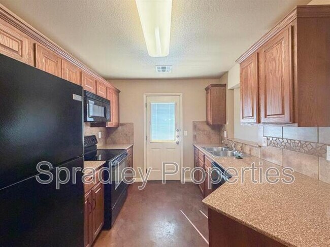 Foto del edificio - 4818B Deep Dr