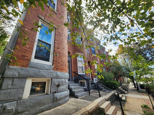 Building Photo - 1729 St Paul St