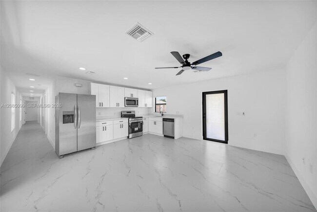 Foto del edificio - 4986 Fairway Ct