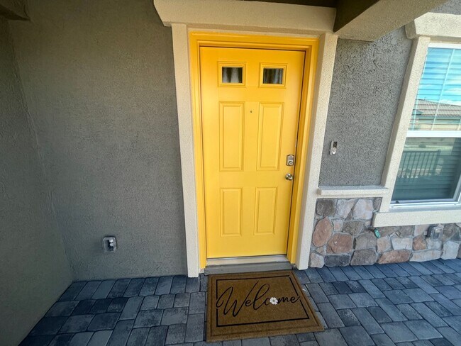 Building Photo - Brand New Townhome - Cadence