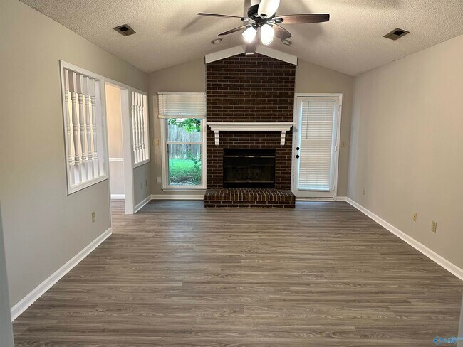 Building Photo - 108 Brass Oak Dr