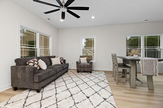 Foto del edificio - 1025 Frye St