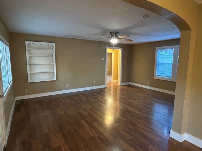 Foto del edificio - 4 bedroom 2 bath next to Chico State.