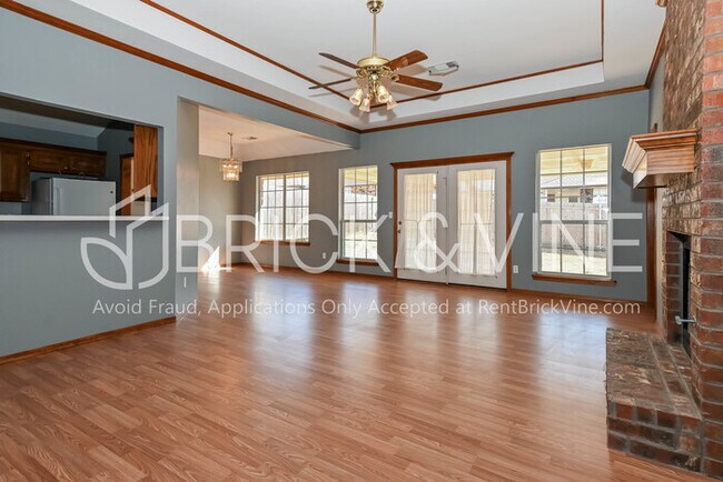 Foto del edificio - 11634 Elmhurst Dr