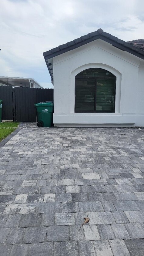 Building Photo - 5950 SW 157th Pl