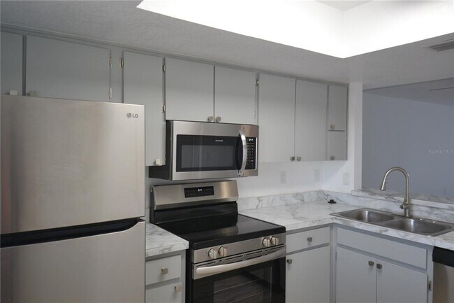 Foto del edificio - 256 Cypress Ln