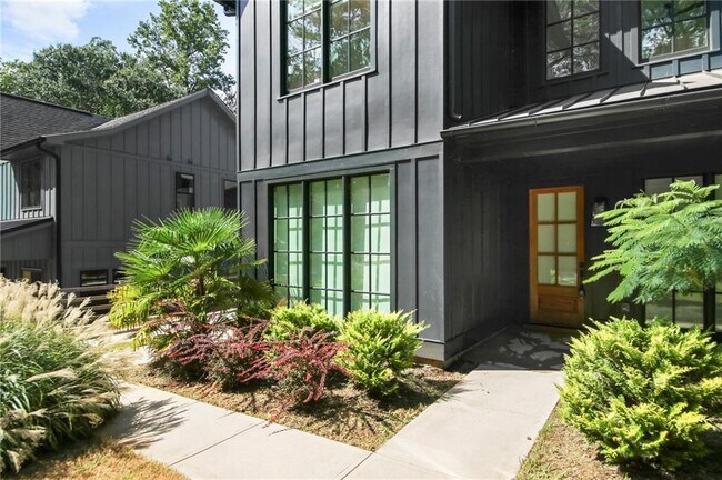 Foto del edificio - 1241 Bridges Ave SW