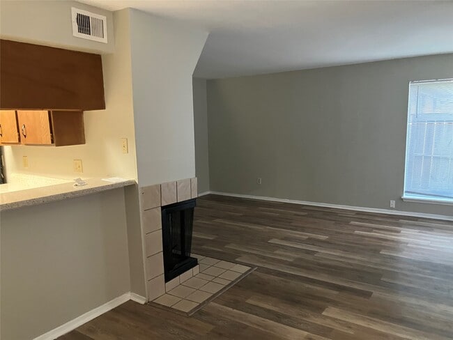 Foto del edificio - 8048 Sands Point Dr