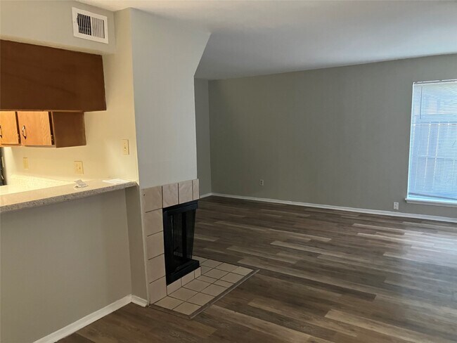 Building Photo - 8048 Sands Point Dr