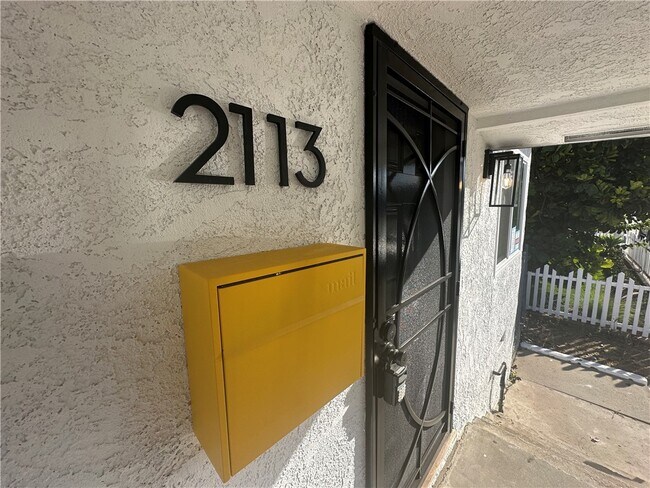 Foto del edificio - 2113 Marengo St