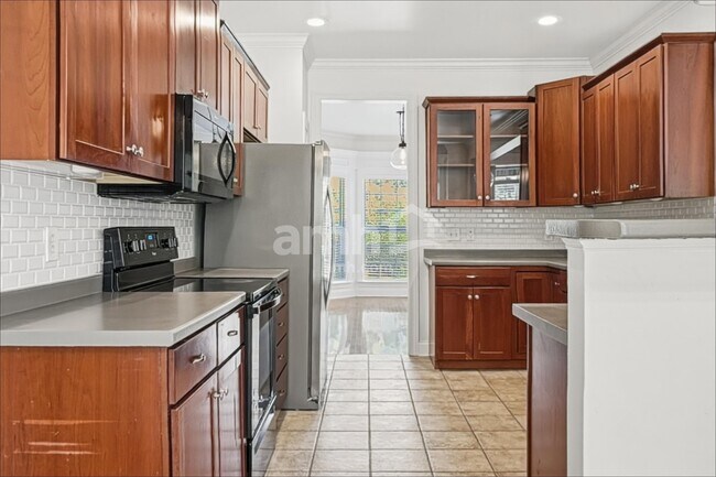 Foto del edificio - 3024 Silver Springs Ct