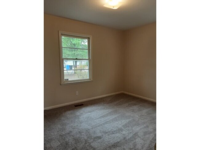 Building Photo - 709 Poe Ave