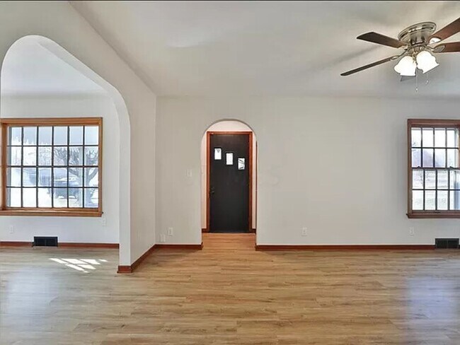 Building Photo - $500 off 1st Month's Rent!!! 4 bedroom, 1....