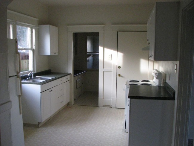 Building Photo - 4302 S. Yakima Ave- 3 bedroom
