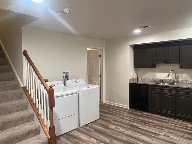 Building Photo - 9523 Evergreen Circle