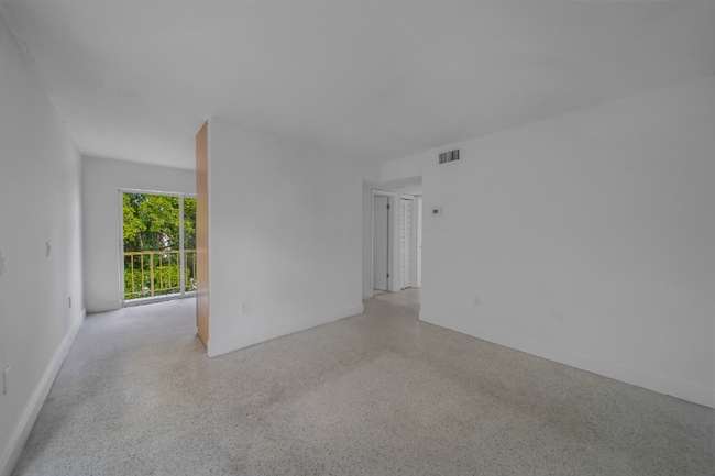 Foto del edificio - 528 SW 6th St