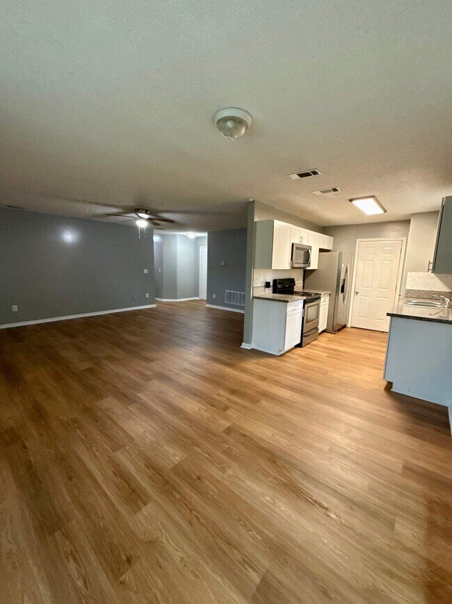 Foto del edificio - 1594 Twin Oak Dr E