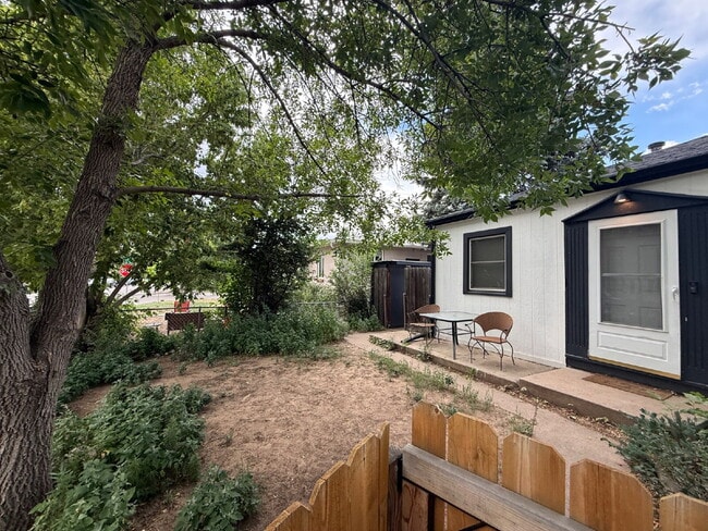 Photo - "Charming 2-Bed Duplex Retreat in Englewood – Cozy Living at 2910 South Delaware Street!" Apartment