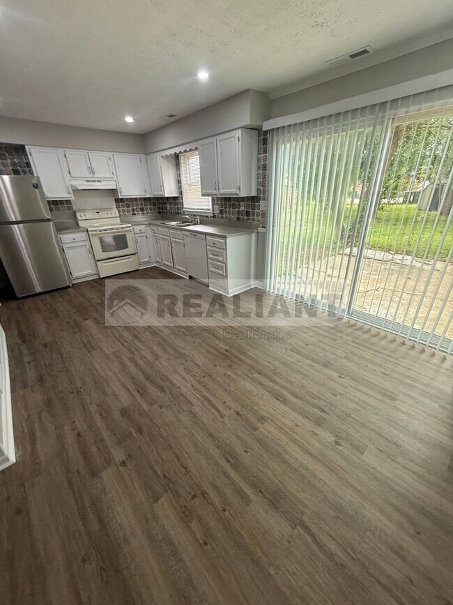 Foto del edificio - 3107 Glenridge Cir