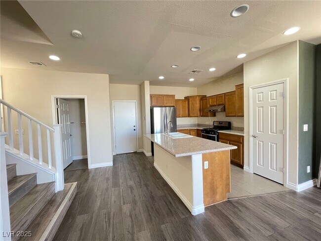 Building Photo - 306 Fringe Ruff Dr