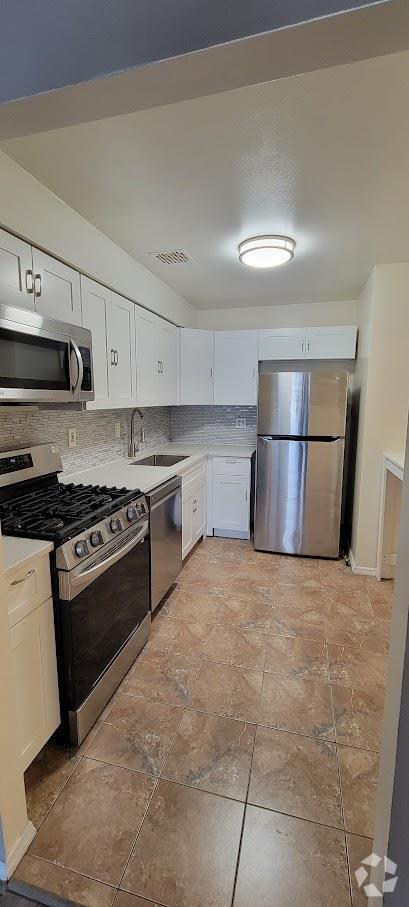 Building Photo - 82-76 Country Pointe Cir