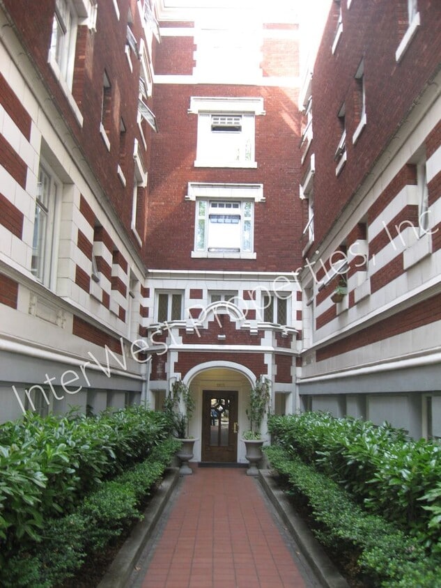 *1ST MONTH'S RENT FREE PROMO & NO HOA MOVE IN/OUT FEES* Studio Unit in the Alphabet Dist w/hardwo... - Studio Unit in the Alphabet Dist w/hardwoods & W/S/G included in the rent -Tudor Arms!