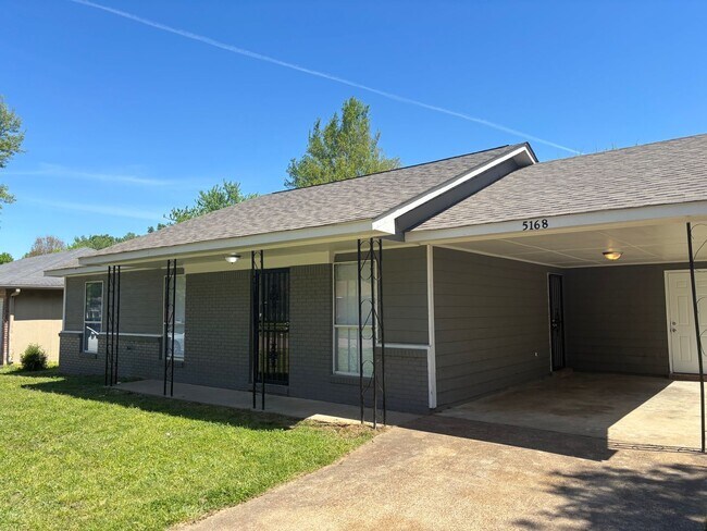 Foto del edificio - 5168 Corkwood Dr