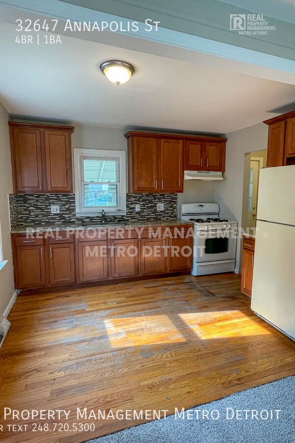 Foto del edificio - 32647 Annapolis St