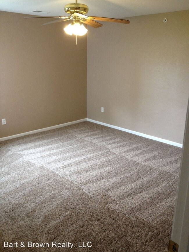Building Photo - 2 br, 2 bath House - 170 W. Rockford Dr., G-1