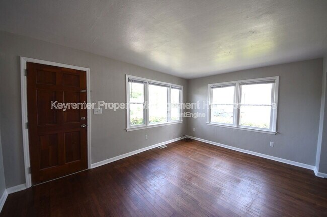 Foto del edificio - 9286 Marlow Ave