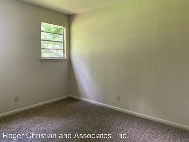 Building Photo - 4 br, 1 bath House - 245 W. 71st Street