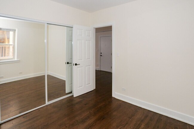 Foto del edificio - 5054 N Winchester Ave