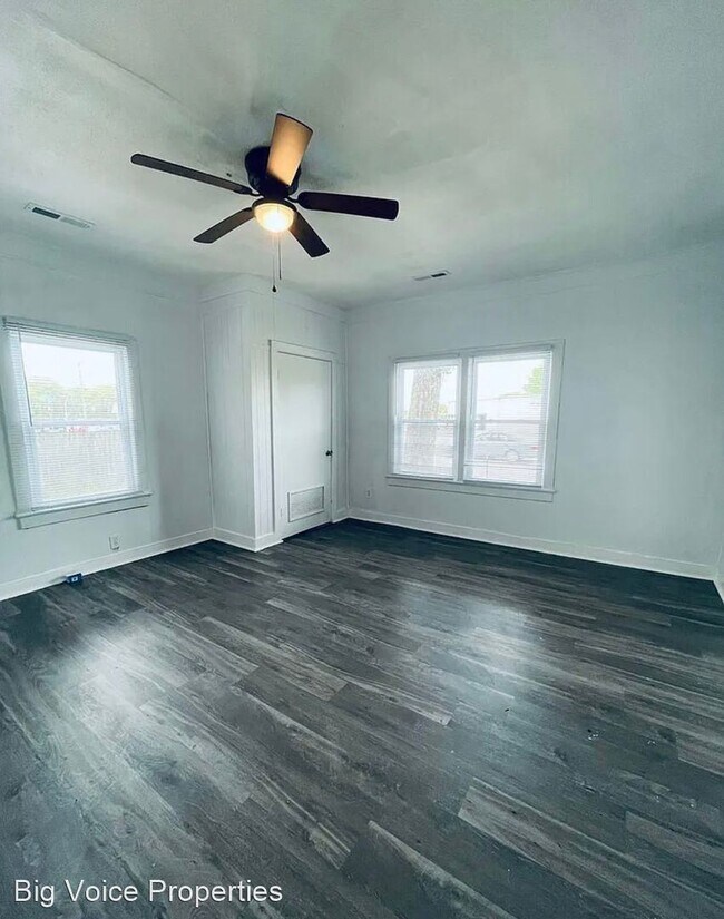 Foto del edificio - 2 br, 1 bath House - 202 E. 14th Street