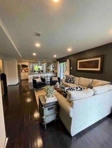 Foto del edificio - 5943 Glen Heather Dr