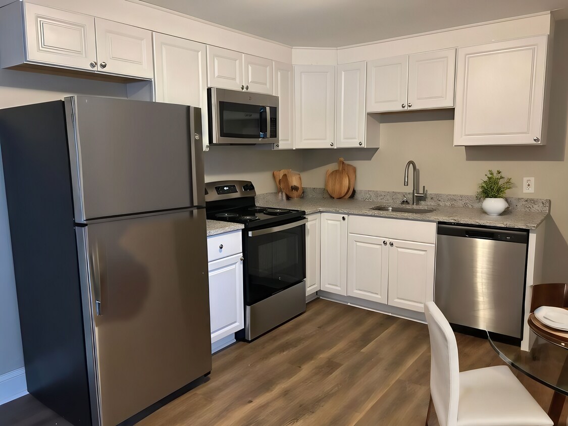 Primary Photo - Now Offering Rent Special on This Fully Re...