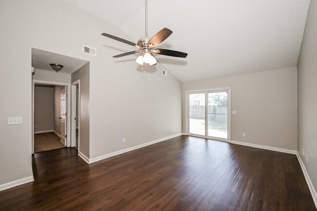 Building Photo - 603 Freedom Ct
