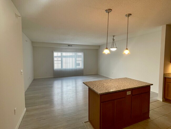 Living/kitchen open concept - 619 8th St SE