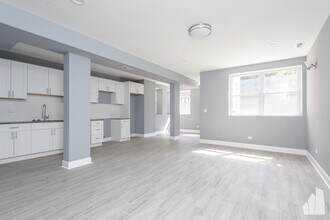 Building Photo - 5130 S Greenwood Ave