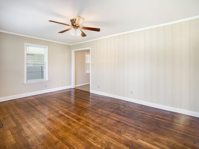 Photo - 322 20th E St House