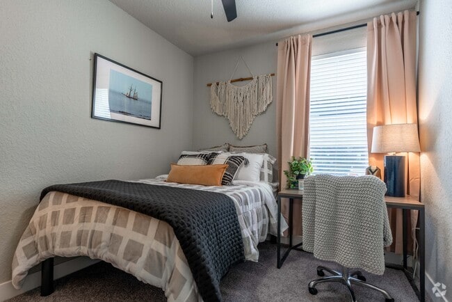 4BR, 4BA - 1,422SF - Alsander GNV Apartments