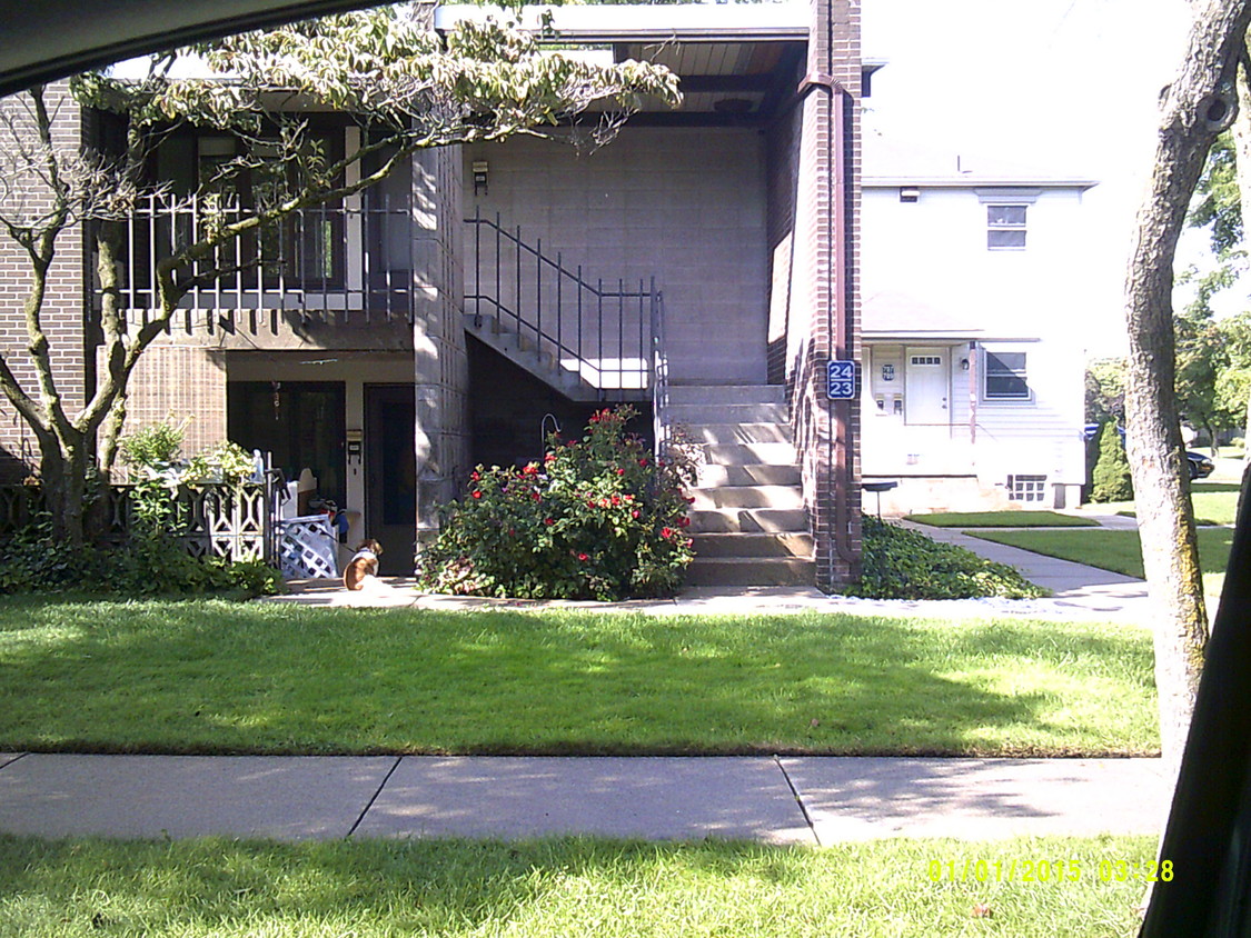 Entry to unit; 1st floor unit. - 717 S Despelder St
