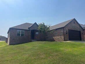 Building Photo - 590 Sorrento Dr