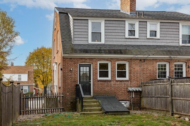 Building Photo - 214 Raleigh Way