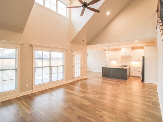 Foto del edificio - Beautiful two story home at Whispering Pines!