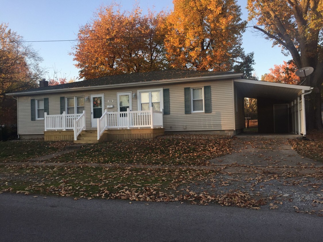 1002 W Prairie St Unit 1, Marion, IL 62959 Room for Rent in Marion