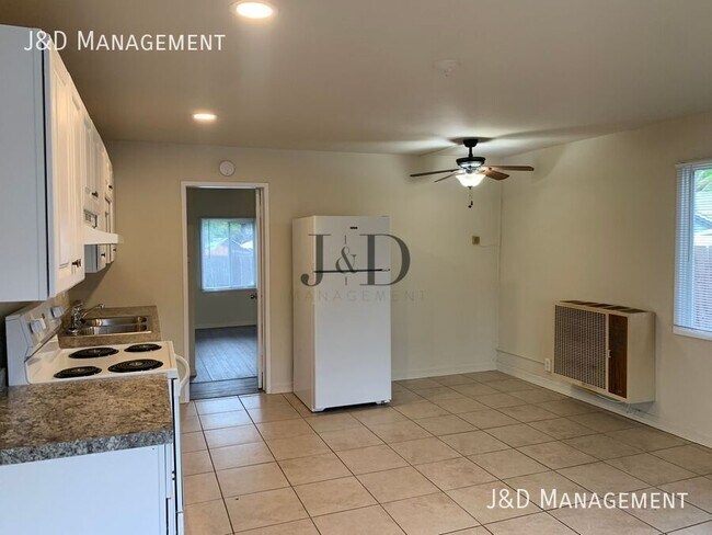 Building Photo - 8770 Lamar St