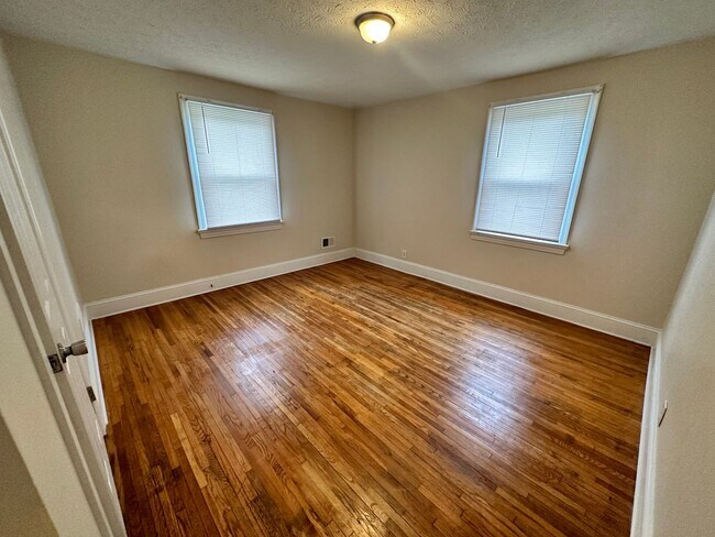 Building Photo - Arbez - 417 Putney