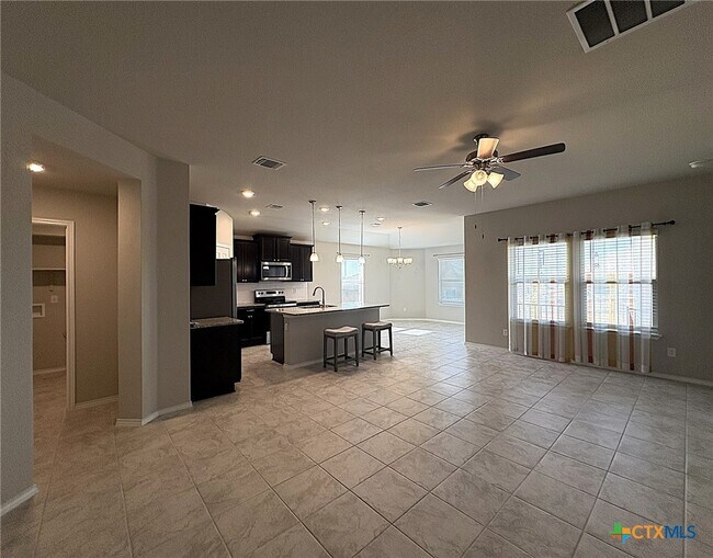 Foto del edificio - 2418 Corradino St